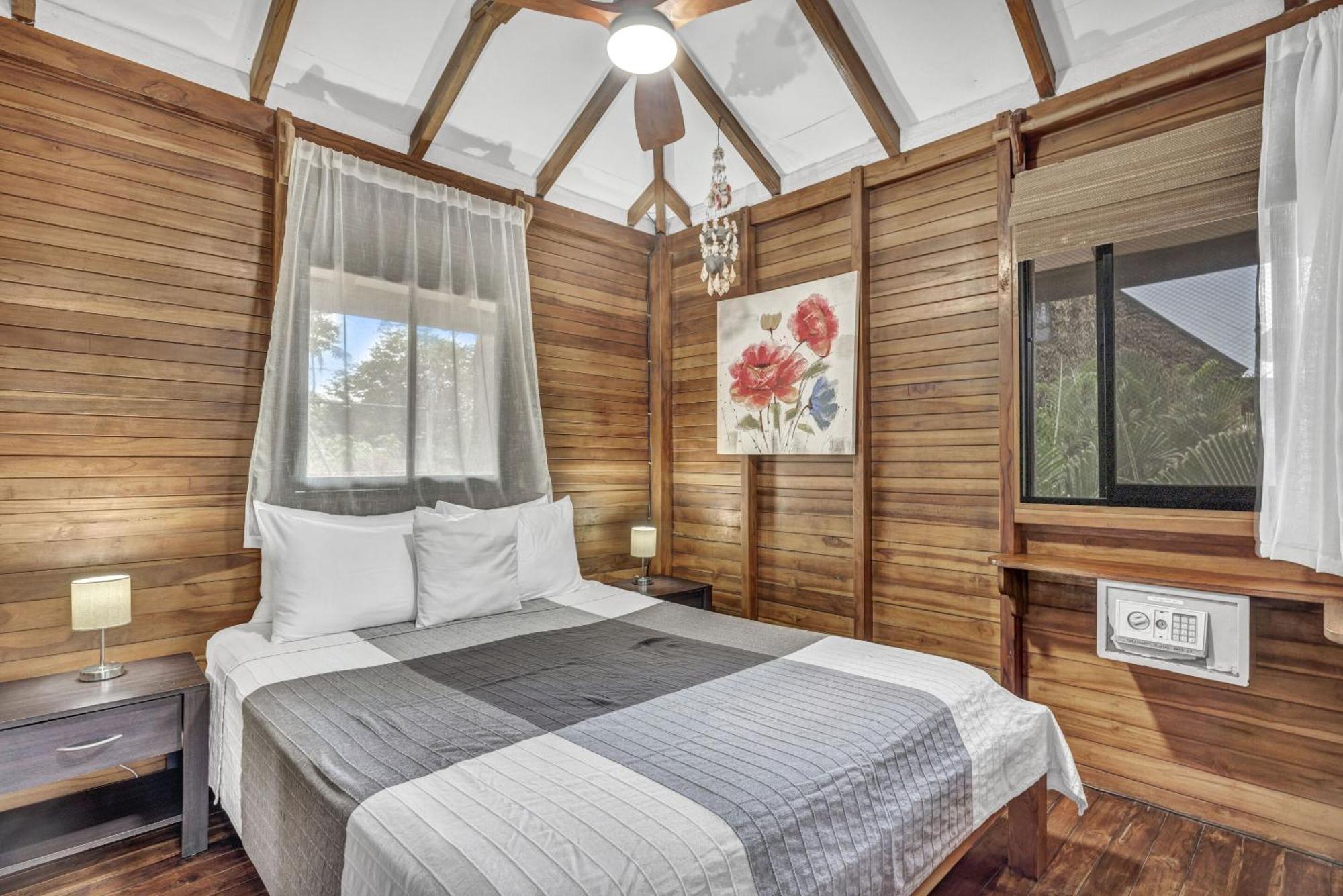The Beach Bungalows Tamarindo- Adults Only Room photo